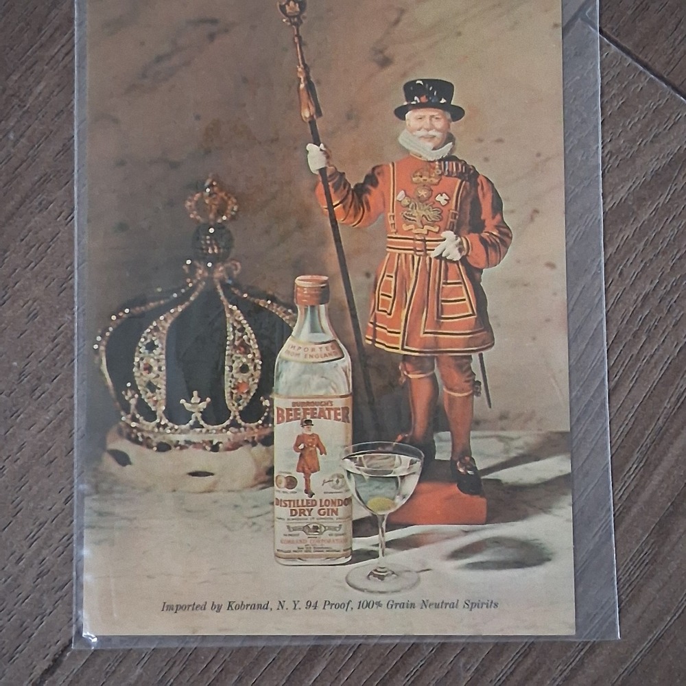 Vintage 50s Beefeater Gin Postcard Yeoman Warder Crown Martini Bar Advertising - Picture 3 of 5